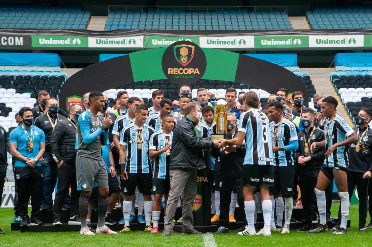 Grêmio goleia o Avenida e fatura a Recopa Gaúcha